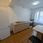Flori Apartment *